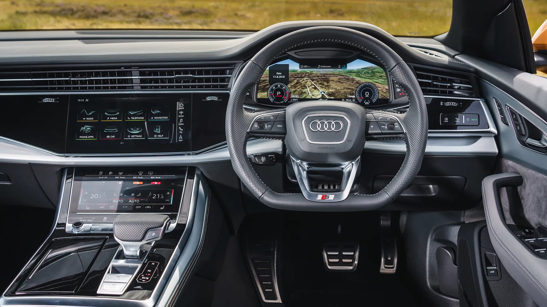 Audi Q8 - Car Rental in Paris