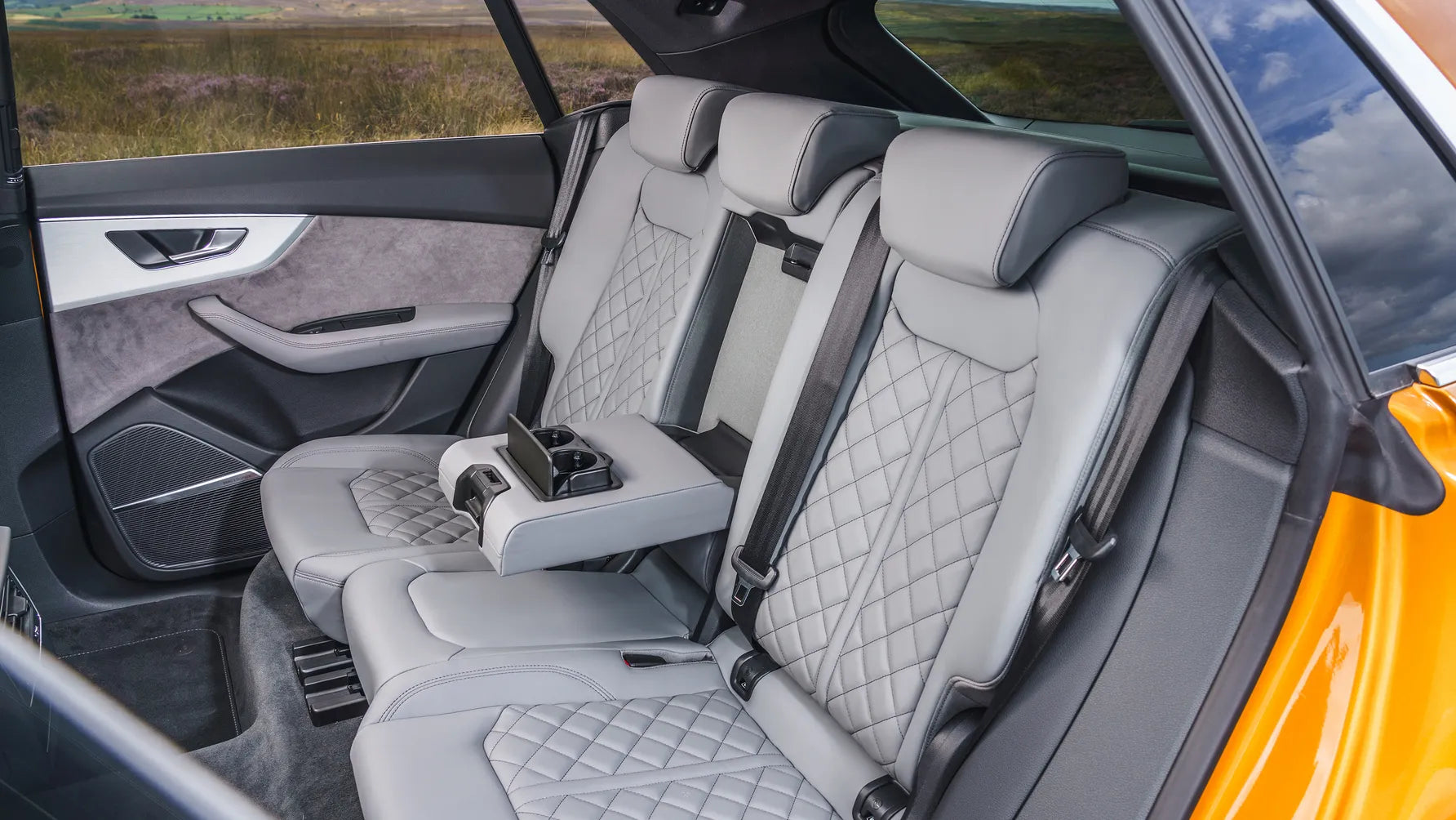 Audi Q8 - Car Rental in Paris