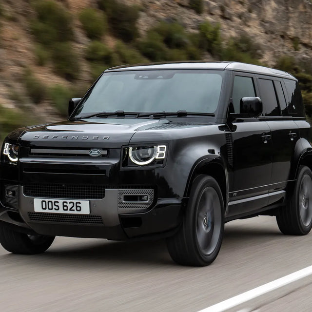 Defender V8 - Car Rental service in Paris