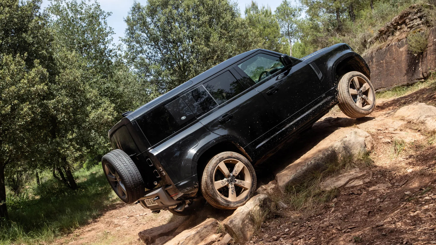 Defender V8