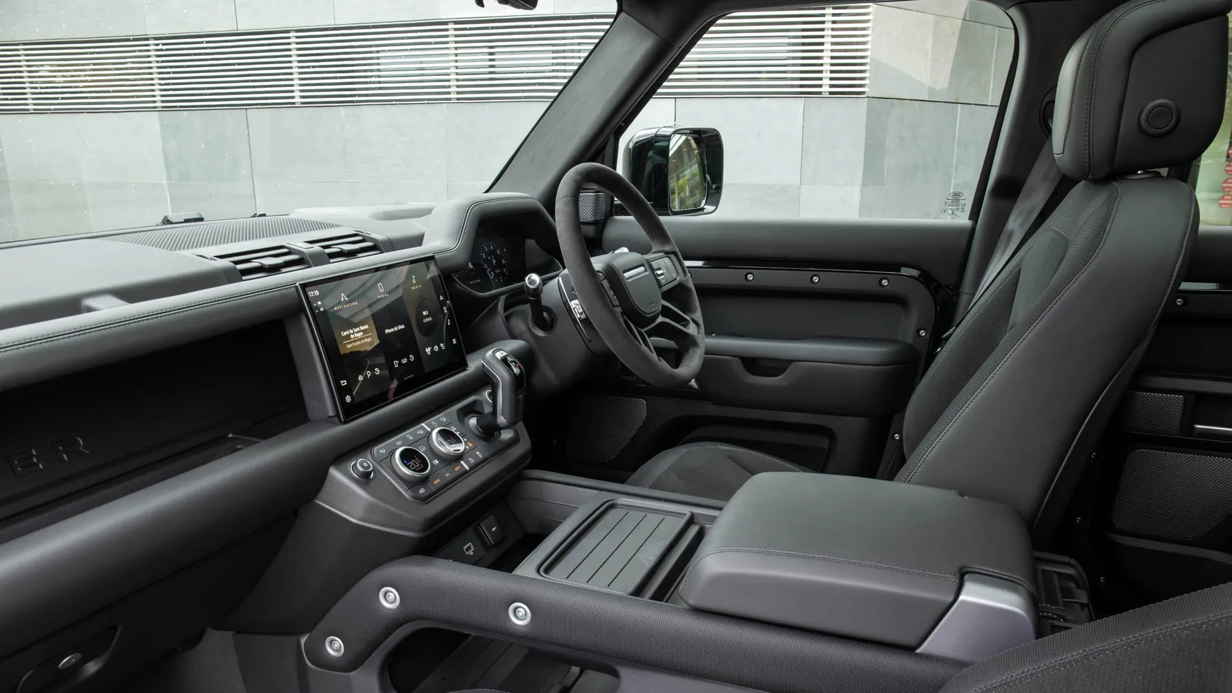 Defender V8