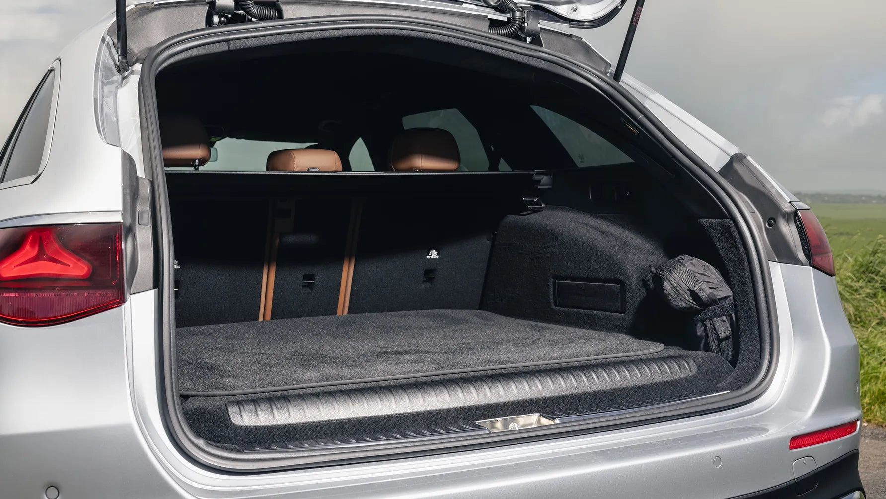 Mercedes E Class - Car Rental in Paris