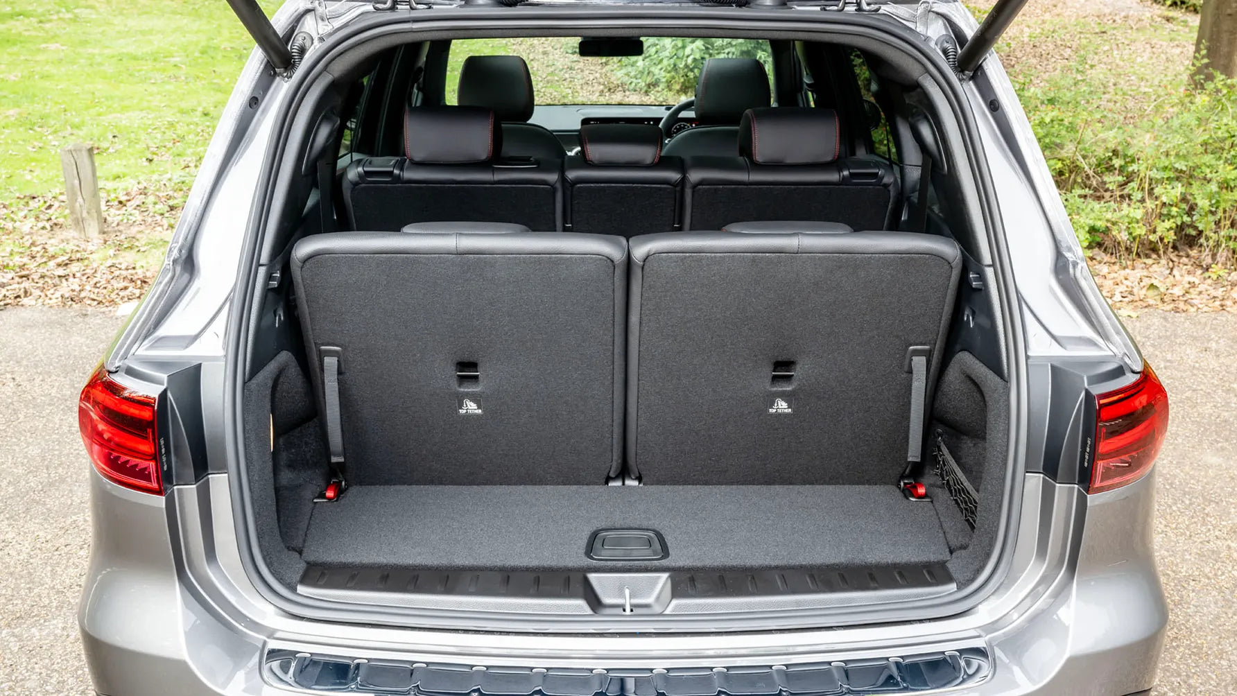 Mercedes GLB - Car Rental in Paris