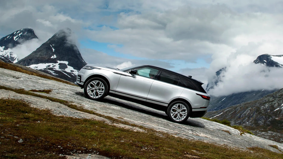 Range Rover Velar - Car Rental in Paris