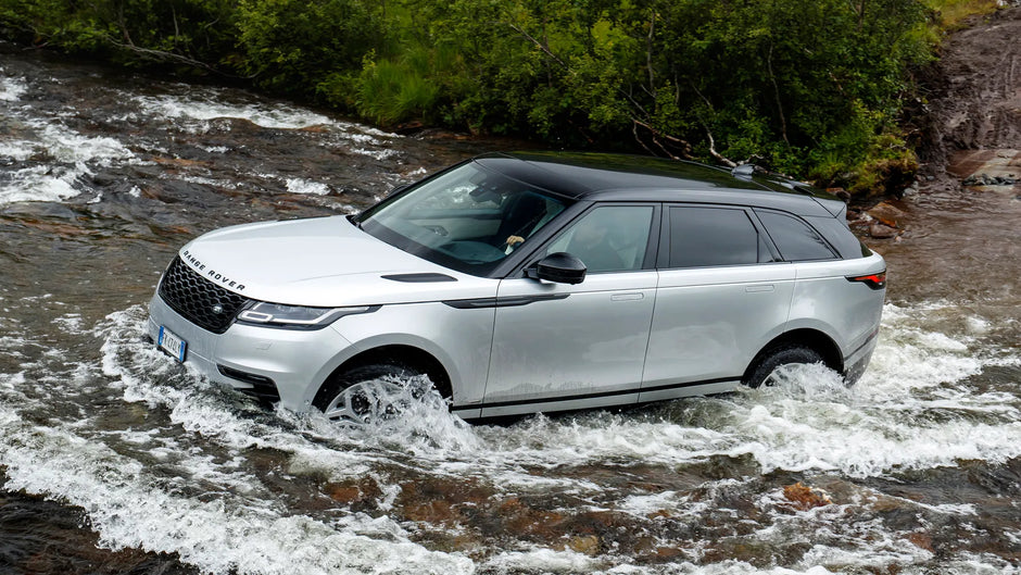 Range Rover Velar - Car Rental in Paris