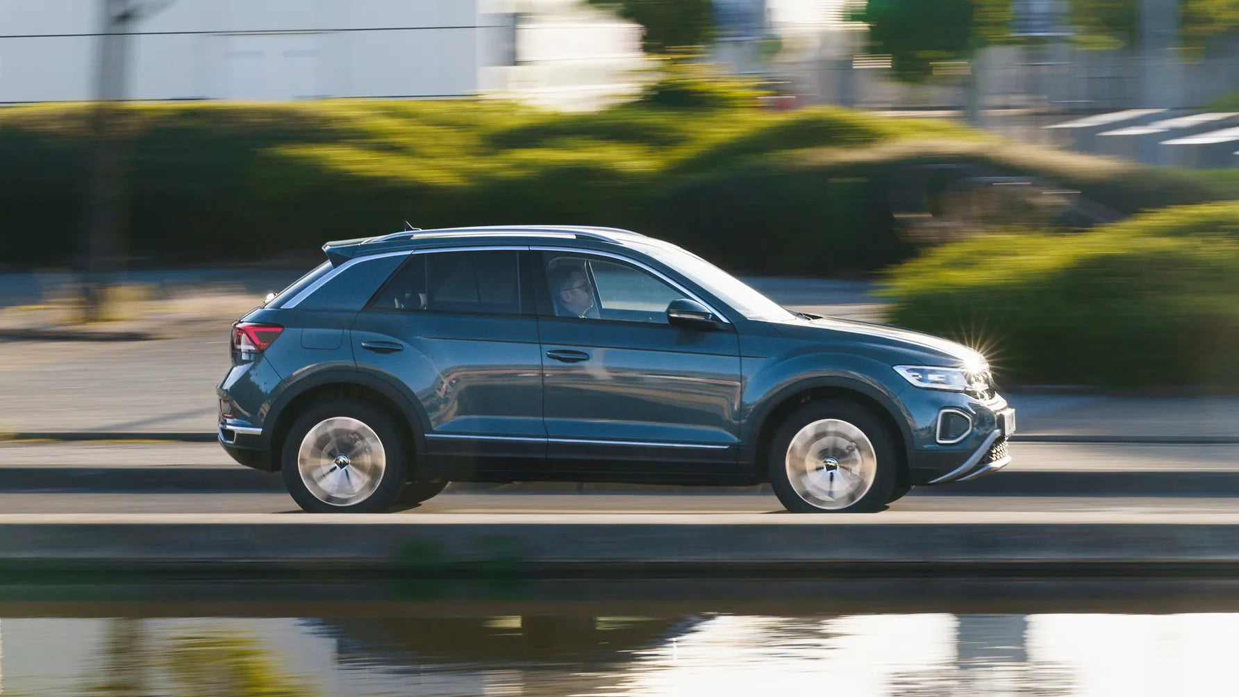 Volkswagen T-Roc - Car Rental in Paris