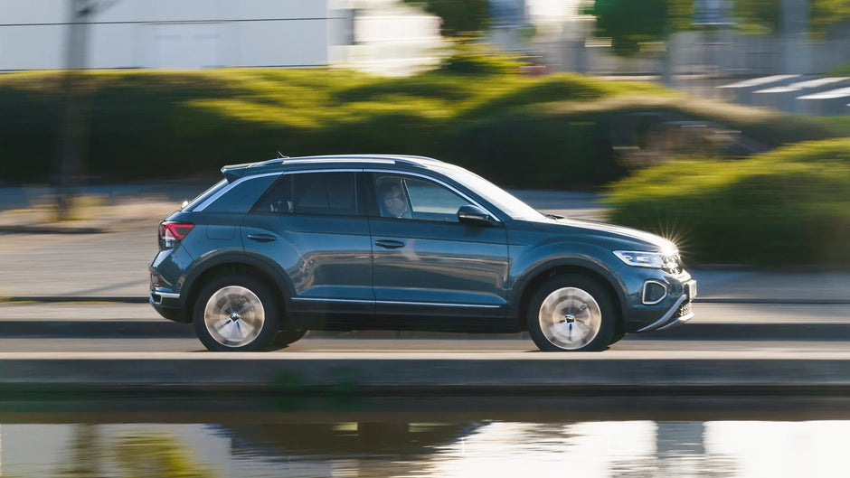 Volkswagen T-Roc - Car Rental in Paris
