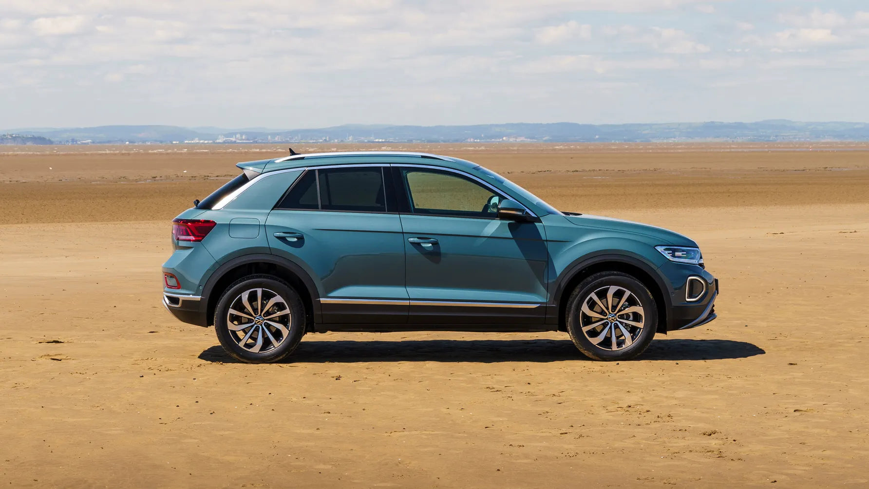 Volkswagen T-Roc - Car Rental in Paris